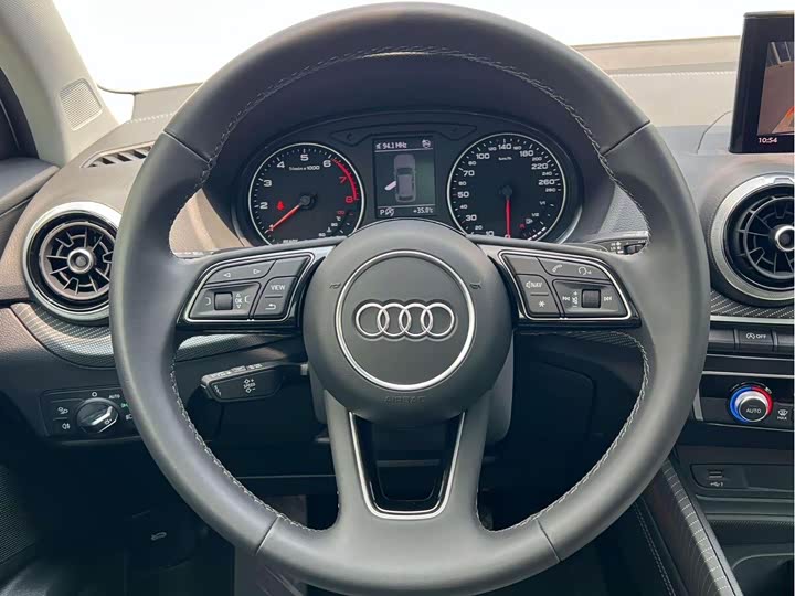 Фото 6 - Audi Q2L