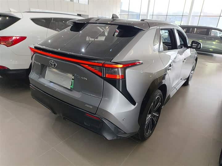 Фото 7 - Toyota bZ4X