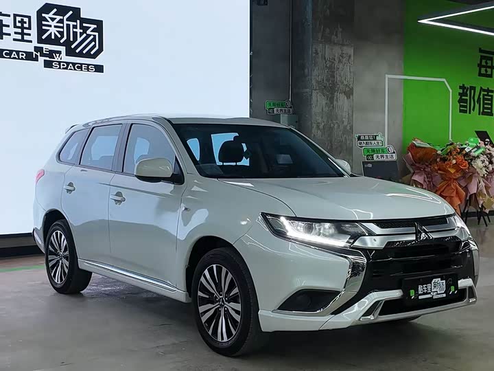 Фото 3 - Mitsubishi Outlander