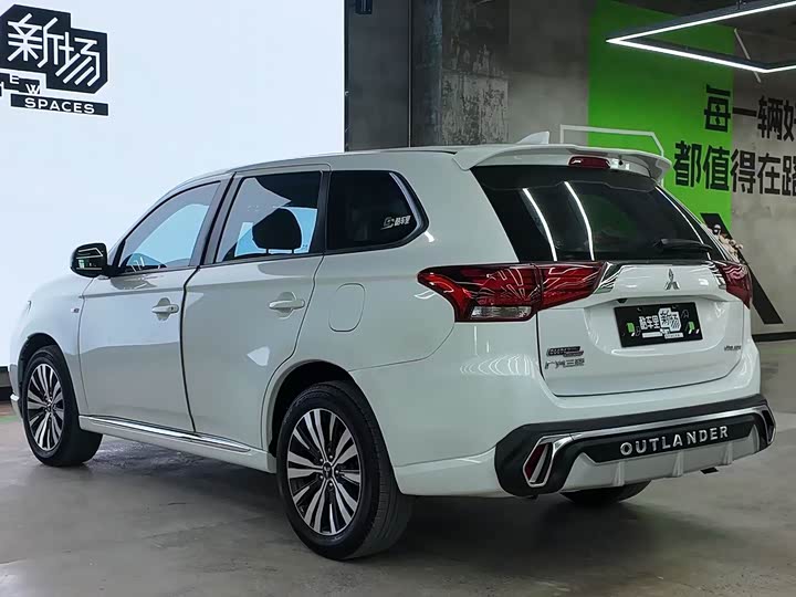 Фото 6 - Mitsubishi Outlander