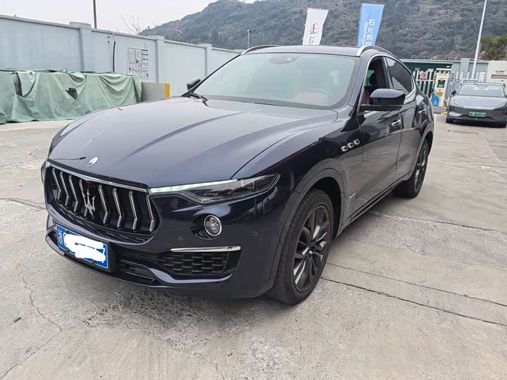 Фото 1 - Maserati Levante