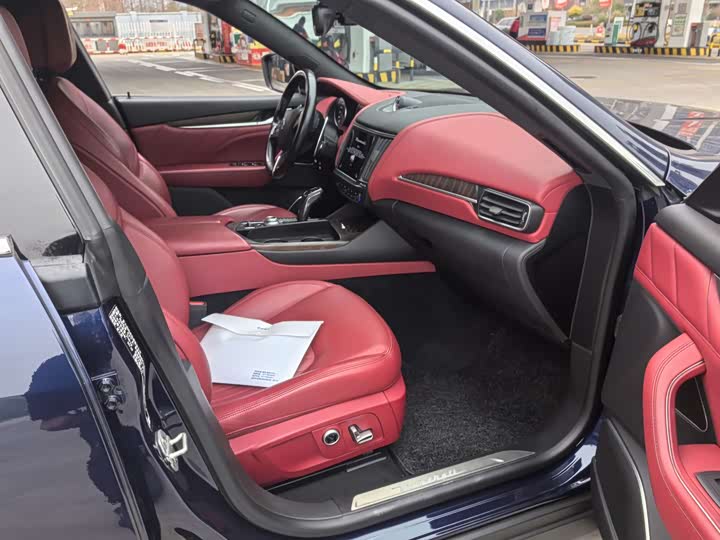 Фото 3 - Maserati Levante