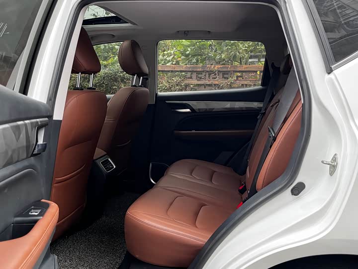 Фото 7 - Geely Vision X6