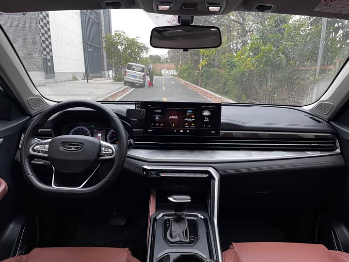 Фото 8 - Geely Vision X6