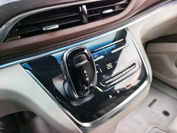 Фото 7 - Buick GL8 ES