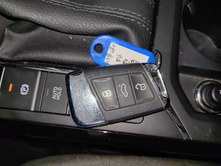 Фото 9 - Volkswagen Passat