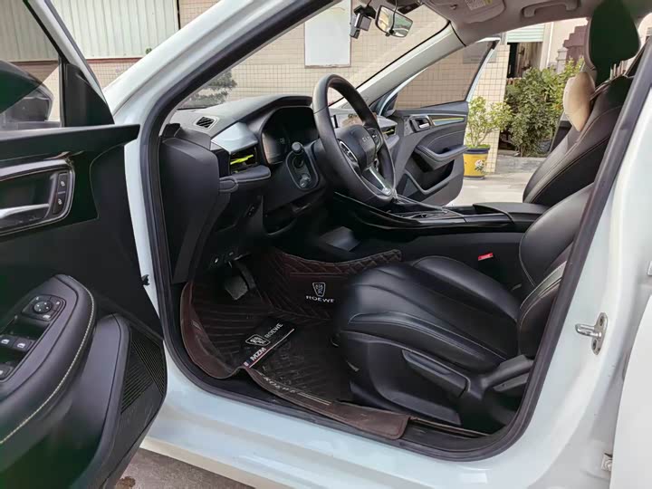 Фото 9 - Roewe i5