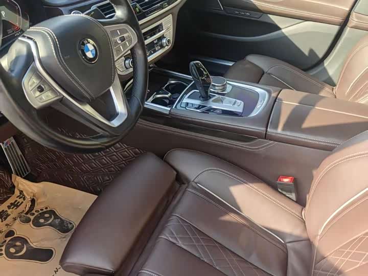 Фото 4 - BMW 7 Series