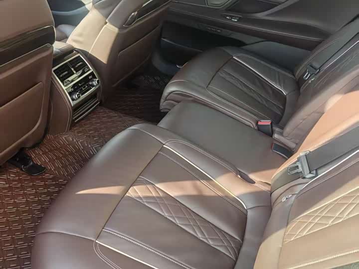 Фото 7 - BMW 7 Series