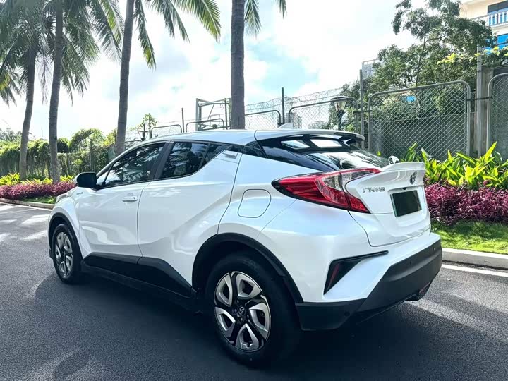 Фото 7 - Toyota C-HR EV