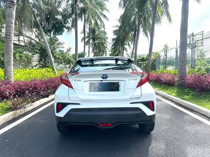 Фото 8 - Toyota C-HR EV