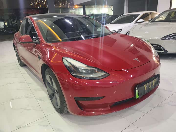 Фото 3 - Tesla Model 3