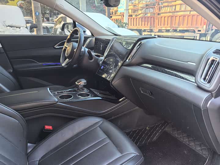 Фото 8 - Hongqi HS3 Hybrid