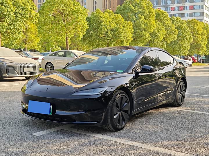 Фото 1 - Tesla Model 3