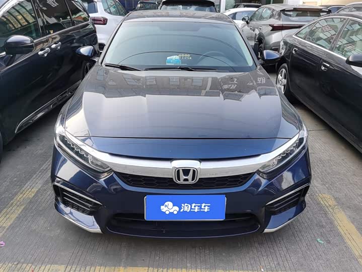 Фото 2 - Honda Inspire