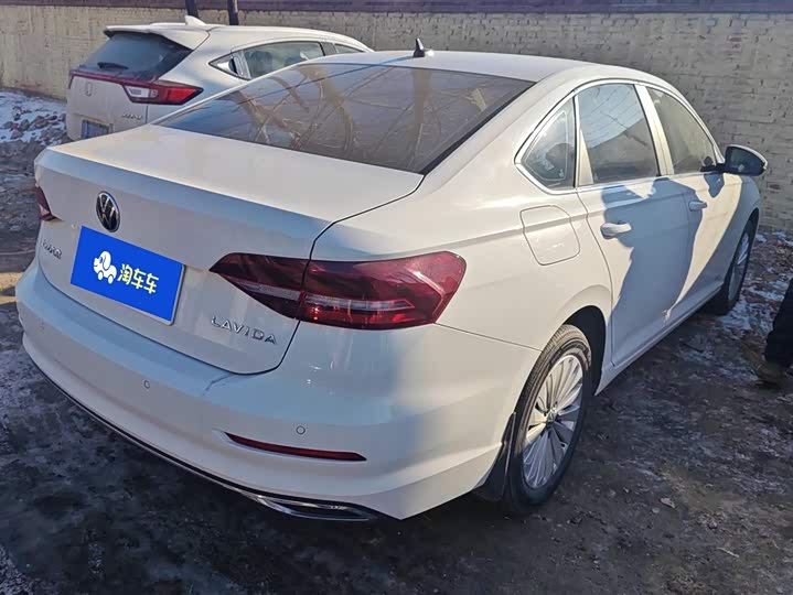 Фото 3 - Volkswagen Lavida