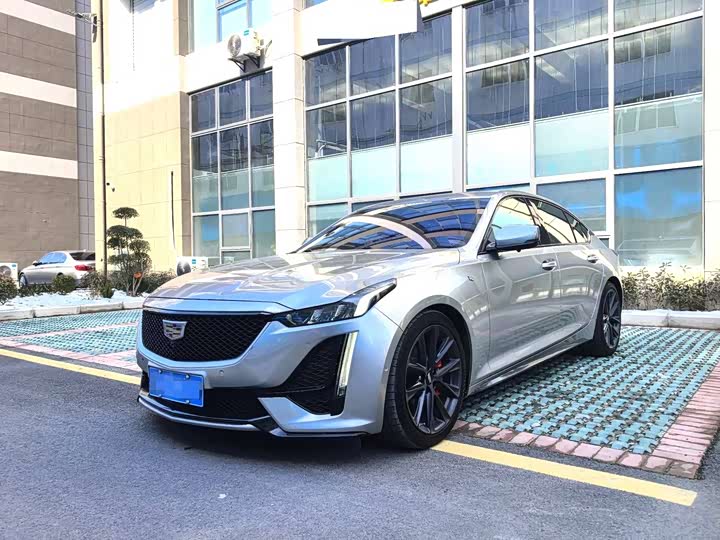 Фото 1 - Cadillac CT5