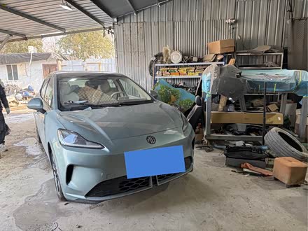 Фото 1 - MG Motor 4 EV