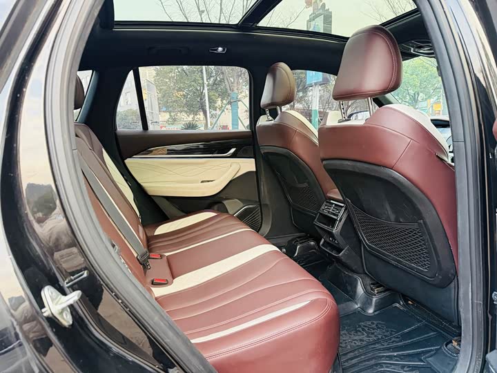 Фото 8 - Geely Monjaro