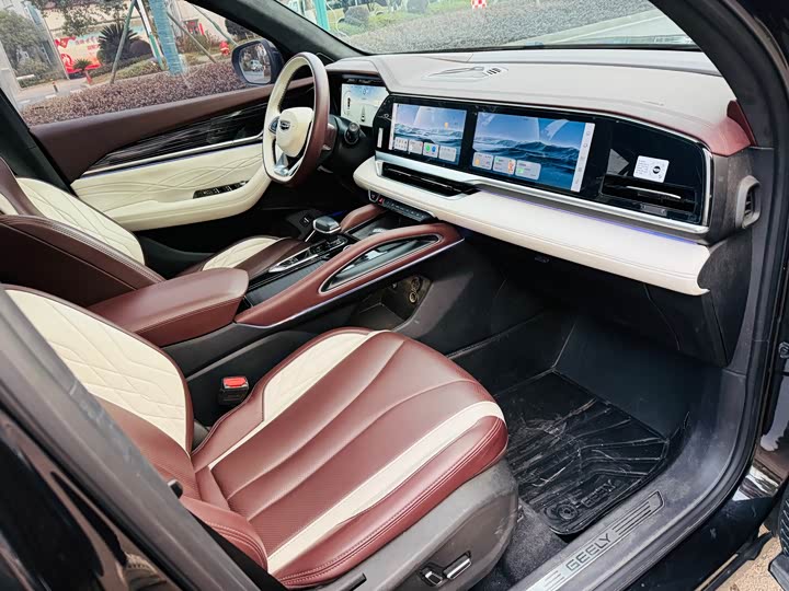 Фото 9 - Geely Monjaro