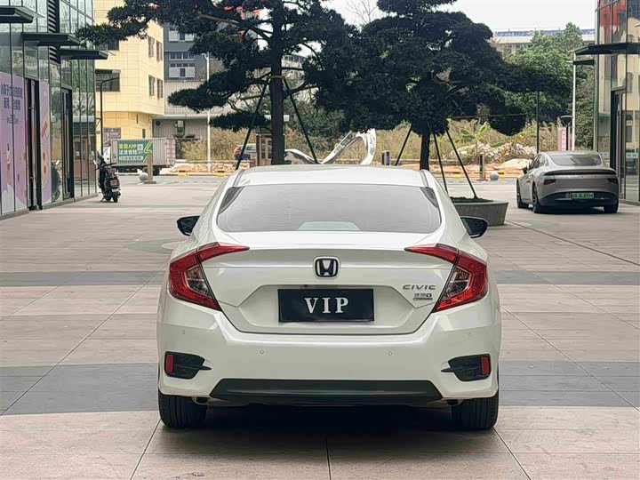 Фото 8 - Honda Civic