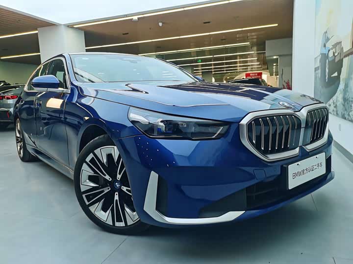 Фото 7 - BMW i5