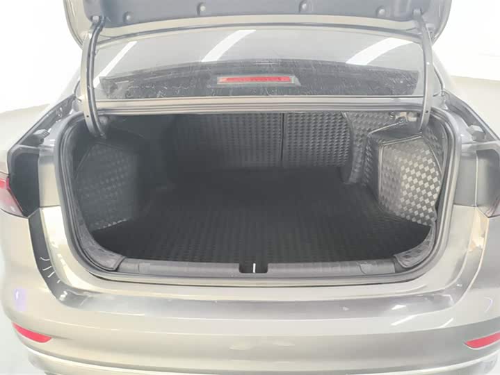 Фото 4 - Geely Emgrand