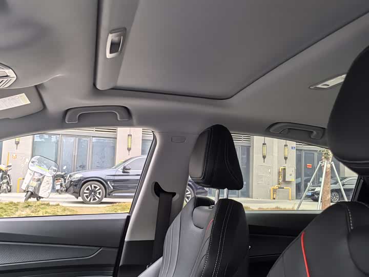 Фото 9 - Geely Binrui