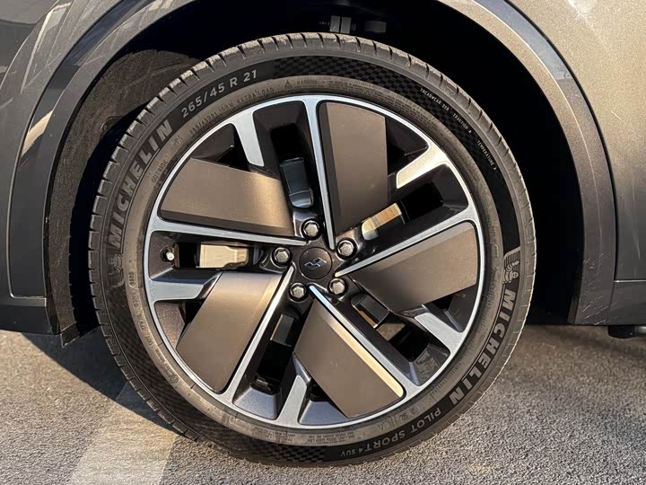 Фото 7 - LiXiang L9