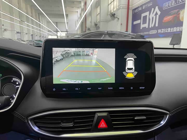 Фото 9 - Hyundai Santa Fe