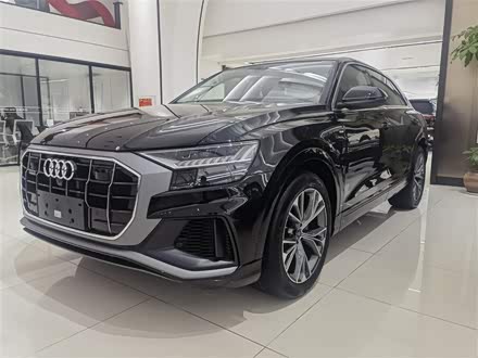 Фото 1 - Audi Q8