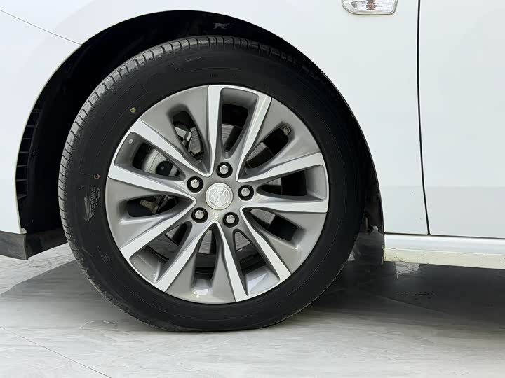 Фото 9 - Buick GL6