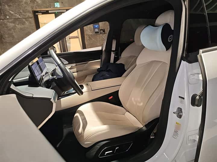 Фото 8 - XPeng P7