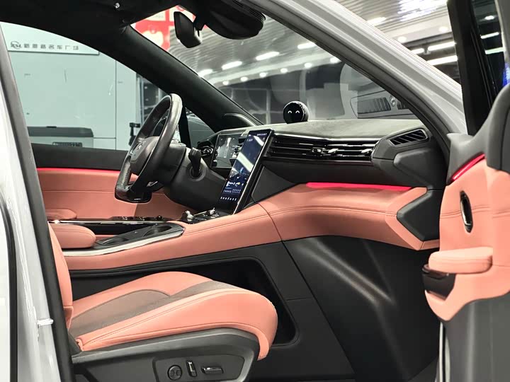 Фото 9 - Nio EC6