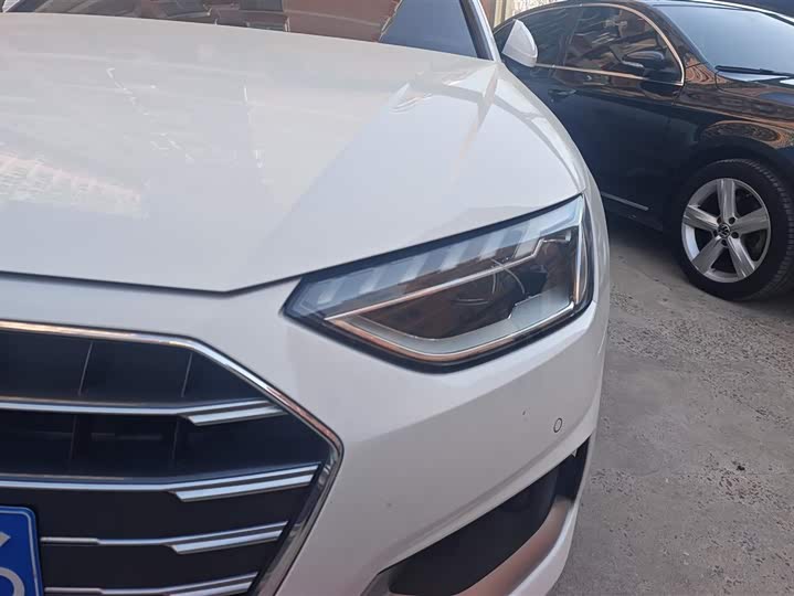 Фото 5 - Audi A4L