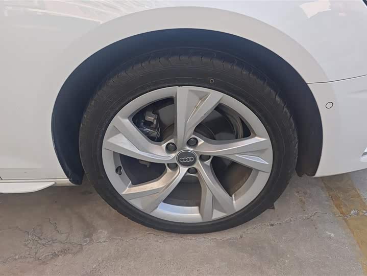 Фото 6 - Audi A4L