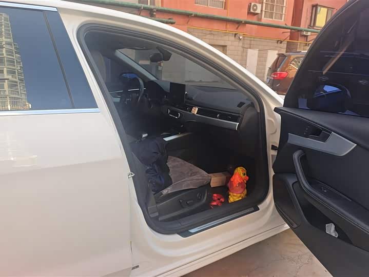 Фото 8 - Audi A4L