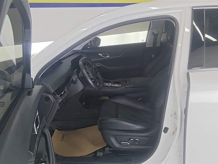 Фото 9 - Changan UNI-K Hybrid