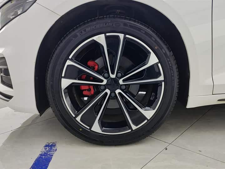 Фото 6 - Geely Preface