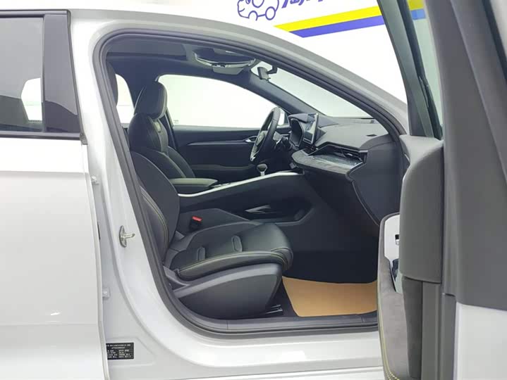 Фото 8 - Geely Preface