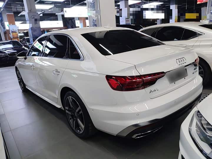 Фото 5 - Audi A4L