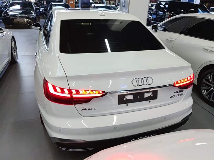 Фото 6 - Audi A4L