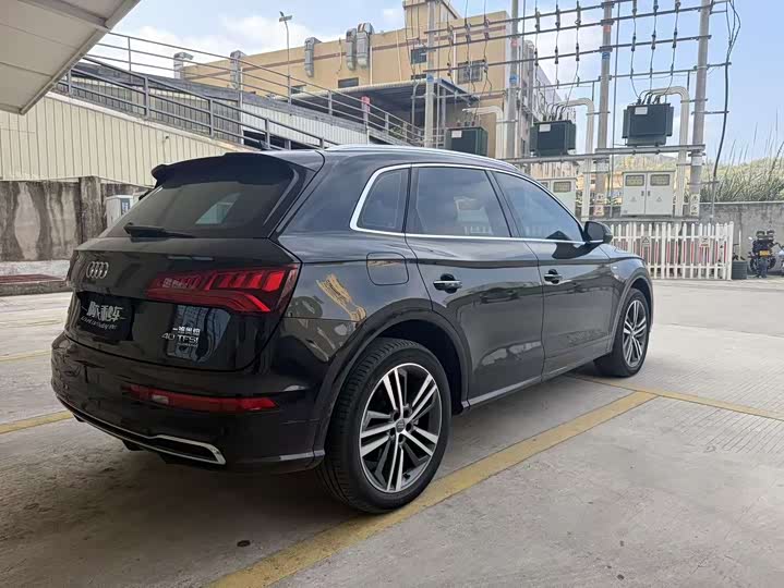 Фото 9 - Audi Q5L