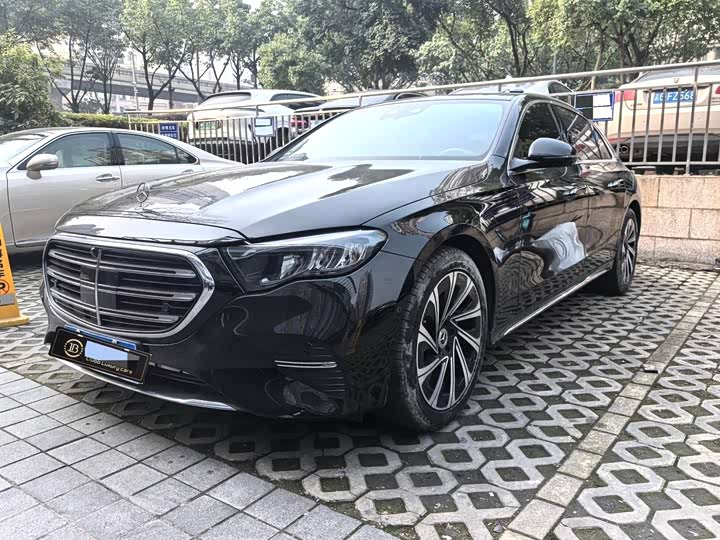 Фото 1 - Mercedes-Benz E-Class