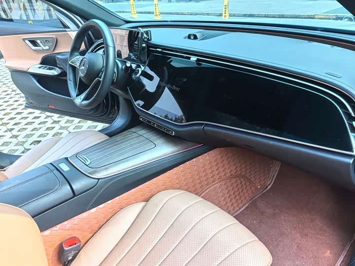 Фото 3 - Mercedes-Benz E-Class