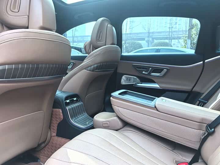 Фото 5 - Mercedes-Benz E-Class