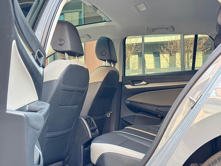 Фото 5 - Volkswagen Golf