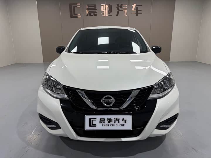 Фото 2 - Nissan Tiida