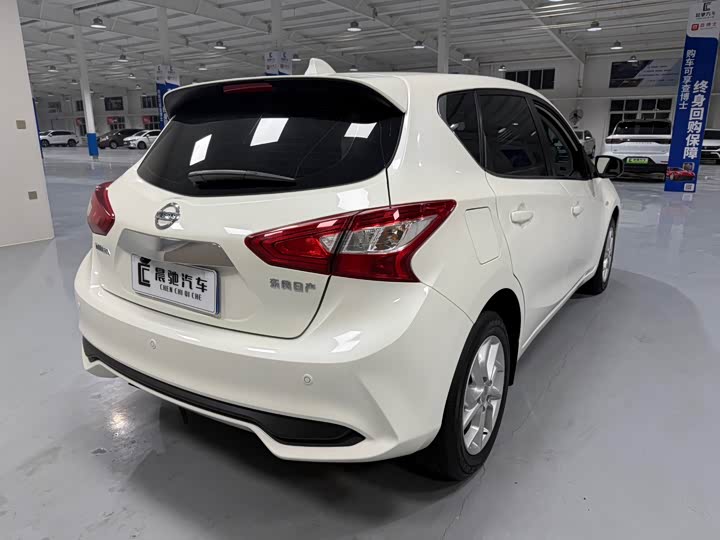 Фото 4 - Nissan Tiida