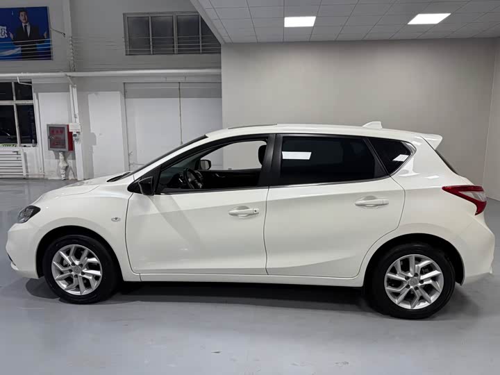 Фото 7 - Nissan Tiida